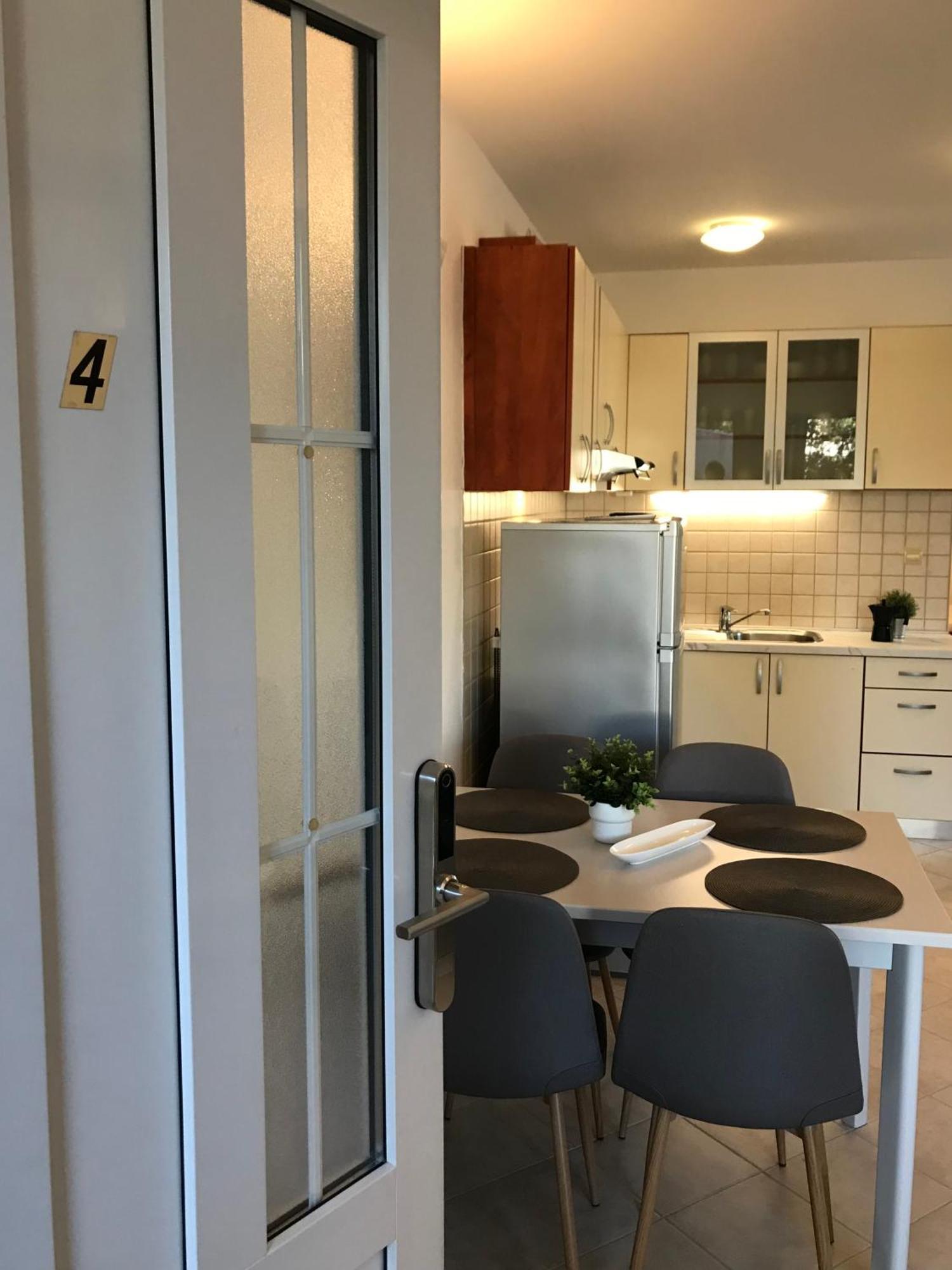 Apartment Samec Novalja